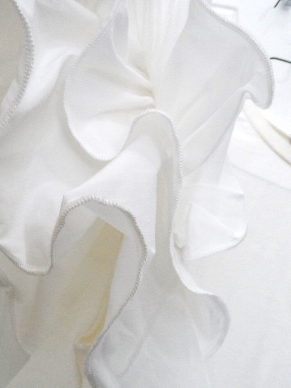 Gracia - Ruffle Sleeve Whyte Top- size M - Picture 6 of 7